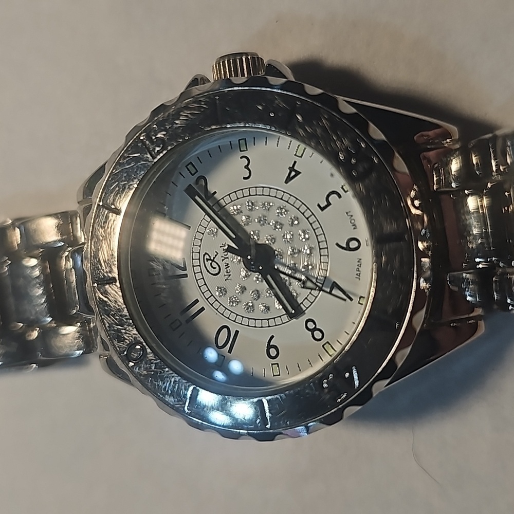 R New York Women's Wristwatch ⌚️ - Picture 4 of 4